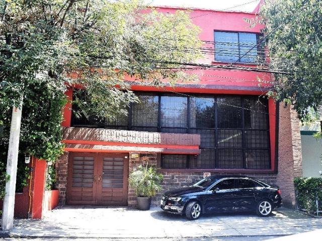 Casa adaptada para oficinas