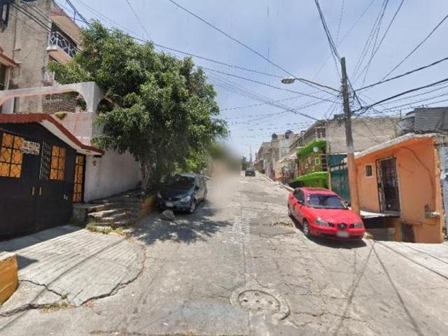 CASA ADJUDICADA CERCA DE PLAZA SATELITE/TLALNEPANTLA/EDOMEX
