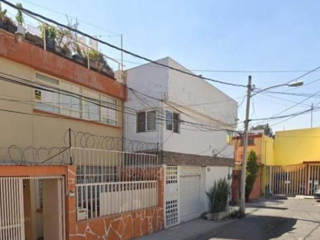 Casa Adjudicada en Educación Coyoacán cerca del Metro Tasqueña