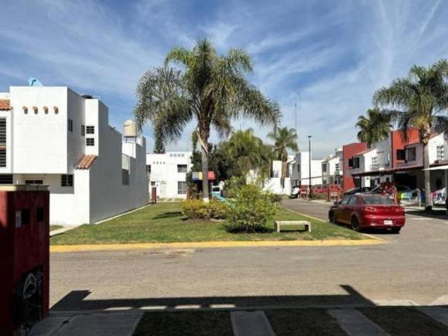 CASA ADJUDICADA EN FRACC ALTUS BOSQUES, ZAPOPAN JALISCO. OPORTUNIDAD ÚNICA DE INVERSIÓN