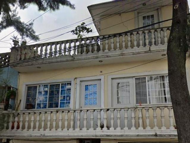 CASA ADJUDICADA EN MOCTEZUMA,FRENTE AEROPUERTO!