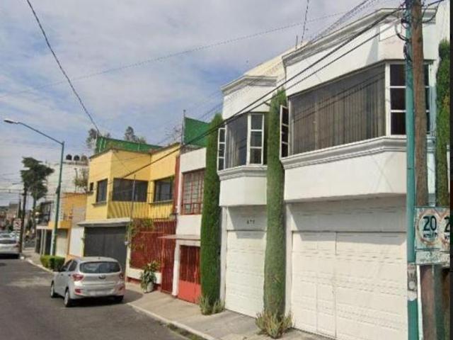CASA ADJUDICADA EN REFORMA IZTACALCO SE MUESTRAN PAPELES