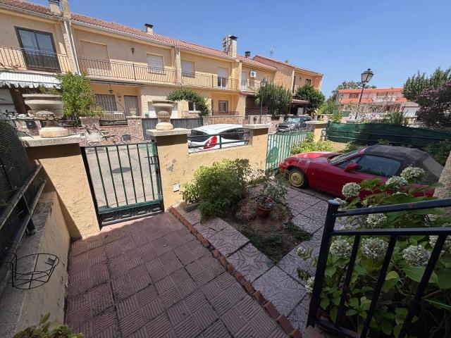 Casa adosada 4 dormitorios 143 m2 143m² El Tiemblo