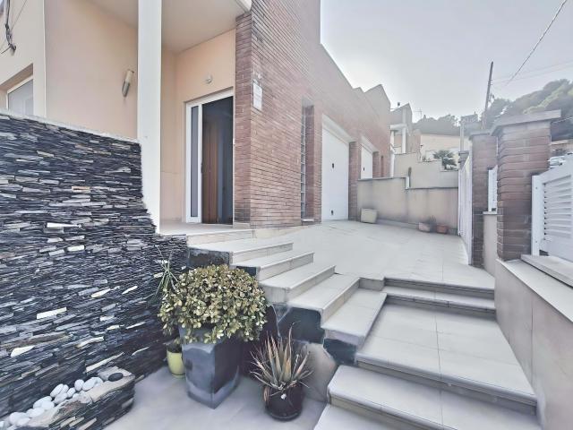 Casa adosada 4 dormitorios 115 m2
