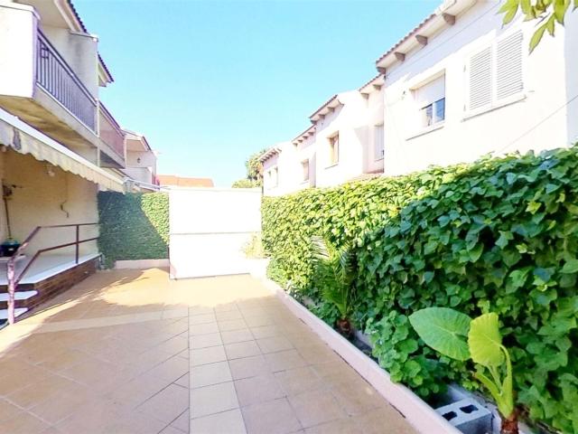 Casa adosada 5 dormitorios 150 m2 150m² Els Garrofers