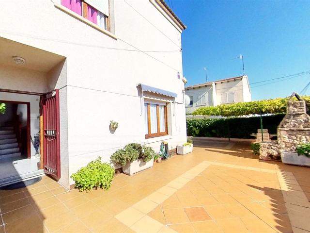 Casa adosada 5 dormitorios 150 m2 150m² Els Garrofers
