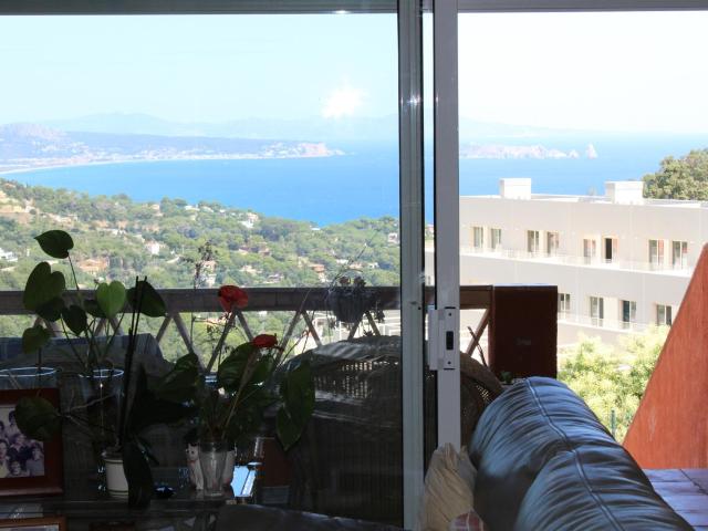 Casa adosada con magníficas vistas al mar y cerca del centro. 97m² Begur