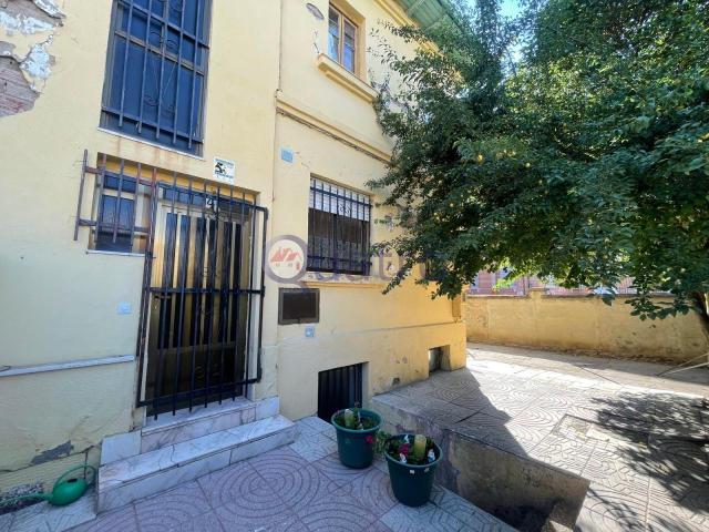 Casa adosada con amplio jardín en la zona de Pinilla