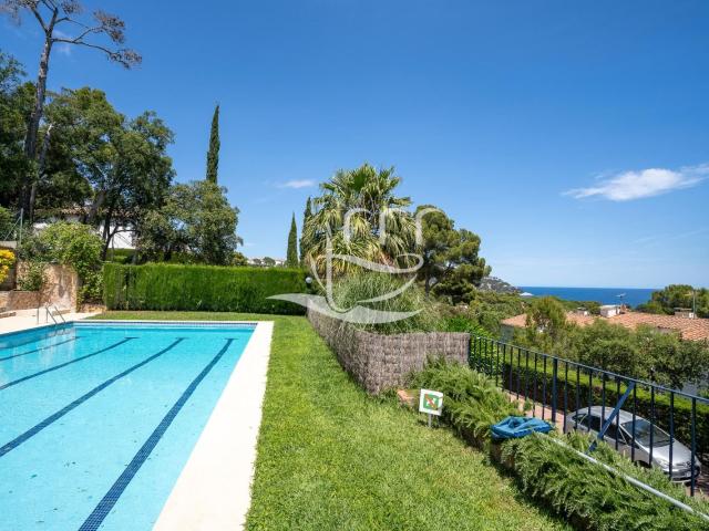 Casa Adosada Con Garaje Para 3 Coches, Jardines Y Piscina Co. 156m² Calella de Palafrugell