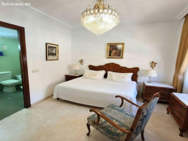 CASA ADOSADA CON PISCINA COMUNITARIA
