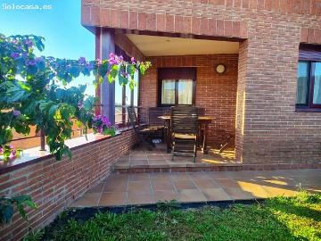 Casa adosada con piscina particular y comunitaria en Lliçà de Vall