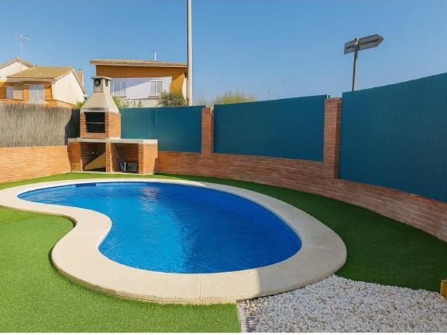 Casa adosada con piscina particular y comunitaria en Lliçà de Vall