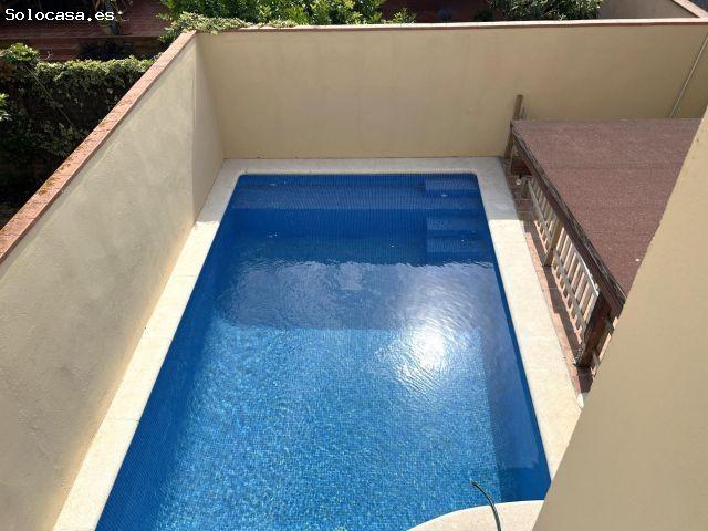 Casa adosada con piscina privada y garaje en Sant Pere Pescador