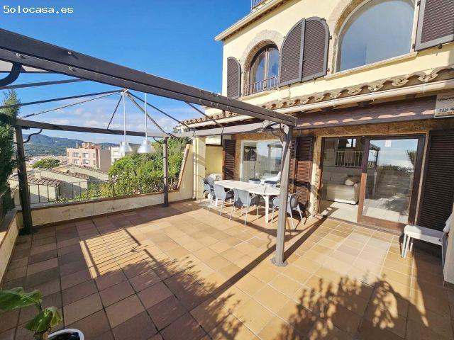 Casa adosada con piscina propia y zona comunitaria, excelentes vistas