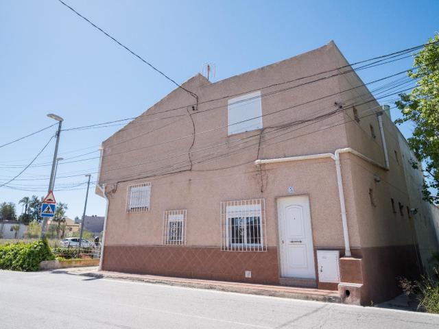 CASA ADOSADA CON TERRAZA + TERRENO CON GARAJE – LA ALBATALÍA MURCIA