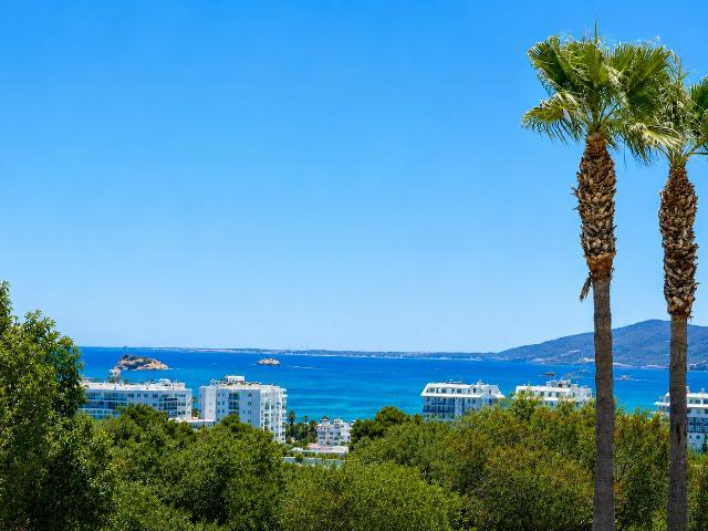 Casa adosada a pocos minutos de la playa de Talamanca 359m² Santa Eulalia del Río