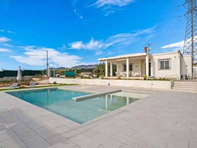 Casa adosada de 3 dormitorios y 3 baños en Elche 145m² Elche