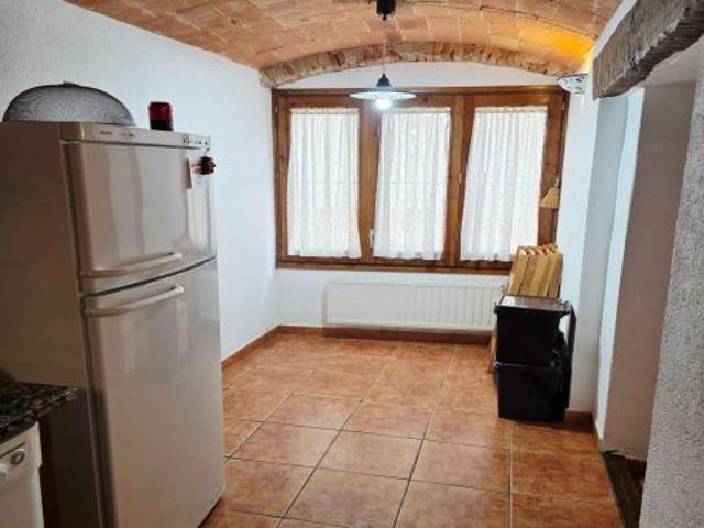 Casa adosada de 3 habitaciones en venta en Darnius