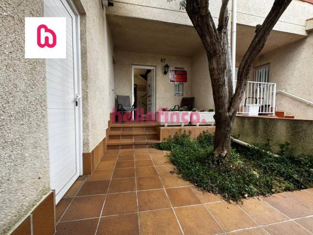 Casa adosada de 3 plantas con jardín en Fontajau Domeny Girona