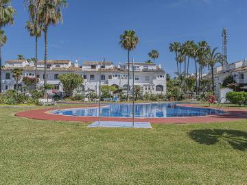 Casa adosada de 119 m2 en venta Estepona, España