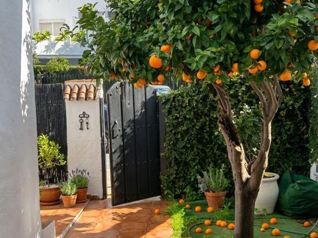 Casa adosada de 128 m2 en venta Nueva Andalucia, Andalucía