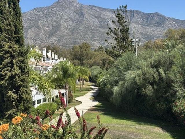 Casa adosada de 167 m2 en venta Nueva Andalucia, Andalucía