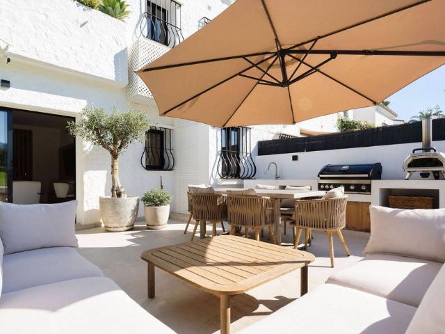 Casa adosada de 182 m2 en venta Nueva Andalucia, Andalucía