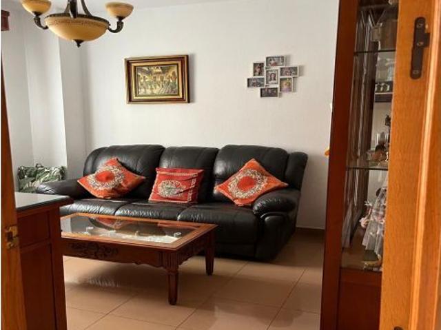 Casa adosada de 313m2 con garaje y solárium junto a Vialia
