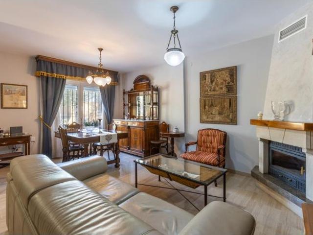 CASA ADOSADA DE 5 DORMITORIOS EN MARACENA