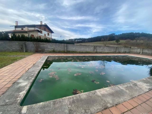 Casa adosada de 600 m2 en venta Larrabezúa, País Vasco