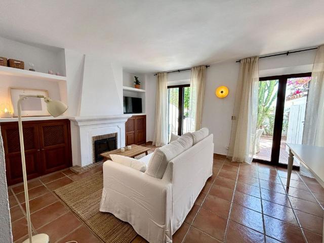 Casa adosada de 85 m2 en venta Nueva Andalucia, Andalucía