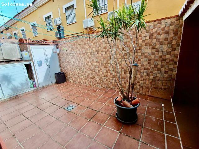 Casa adosada de cuatro habitaciones en Alhaurín de la Torre