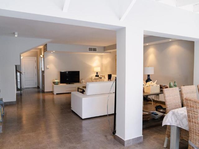 Casa adosada de alto standing 175 en venta, San Pedro de Alcántara, Andalucía