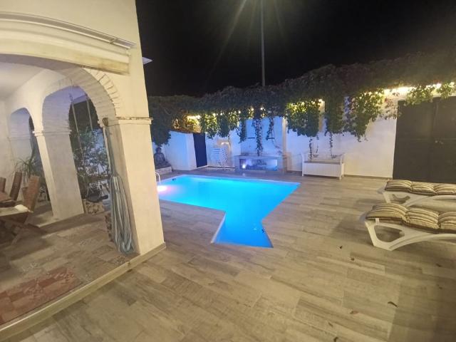 Casa adosada de alto standing 240 en venta, Estepona, Andalucía