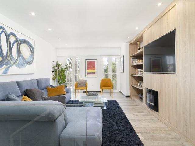 Casa adosada de alto standing 289 en venta, Puerto Banús, Andalucía