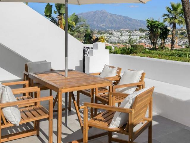 Casa adosada de alto standing de 93 m2 en venta Estepona, Andalucía