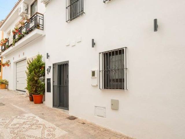 Casa adosada de alto standing de 107 m2 en venta Estepona, España