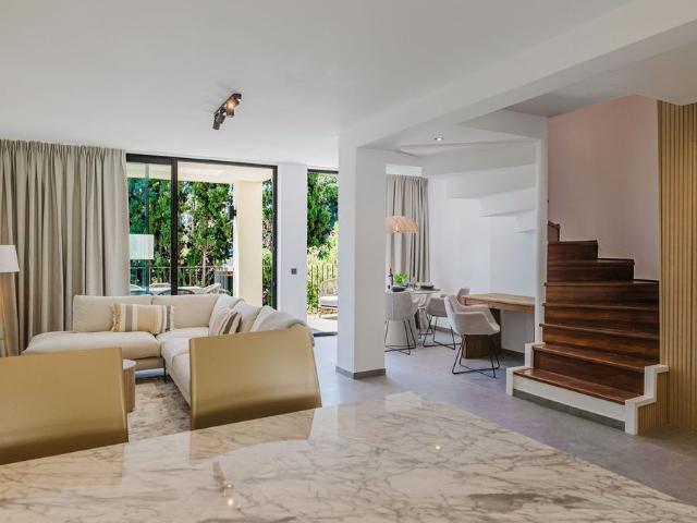 Casa adosada de alto standing de 117 m2 en venta Aloha, España