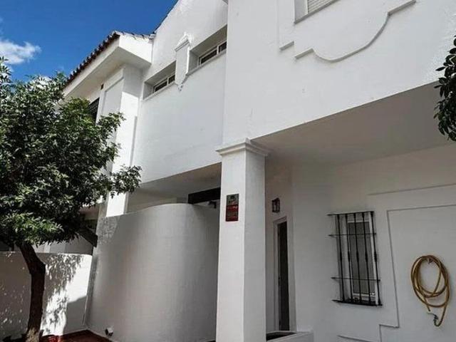 Casa adosada de alto standing de 123 m2 en venta Nueva Andalucia, España