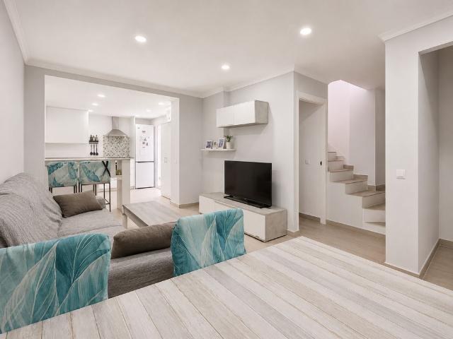 Casa adosada de alto standing de 137 m2 en venta Estepona, Andalucía