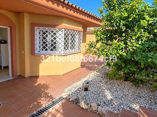 Casa adosada de alto standing de 185 m2 en venta Estepona, España