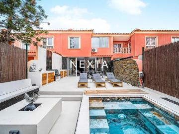 Casa adosada de alto standing de 200 m2 en venta Costa Adeje, España