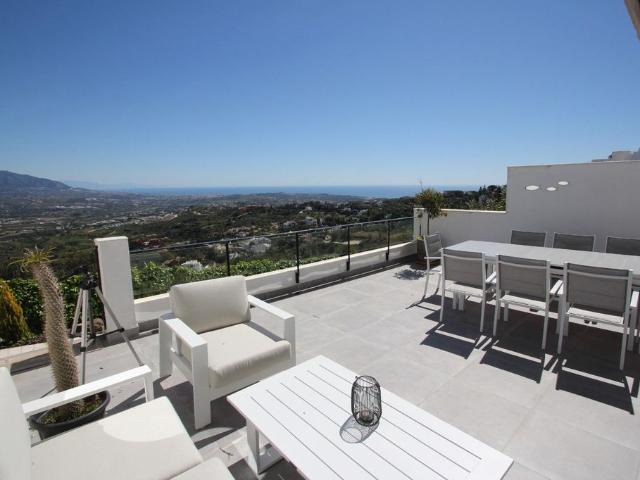 Casa adosada de alto standing de 210 m2 en alquiler Urbanización Marbella Este, España