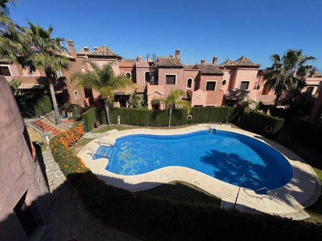 Casa adosada de alto standing de 260 m2 en venta Estepona, España