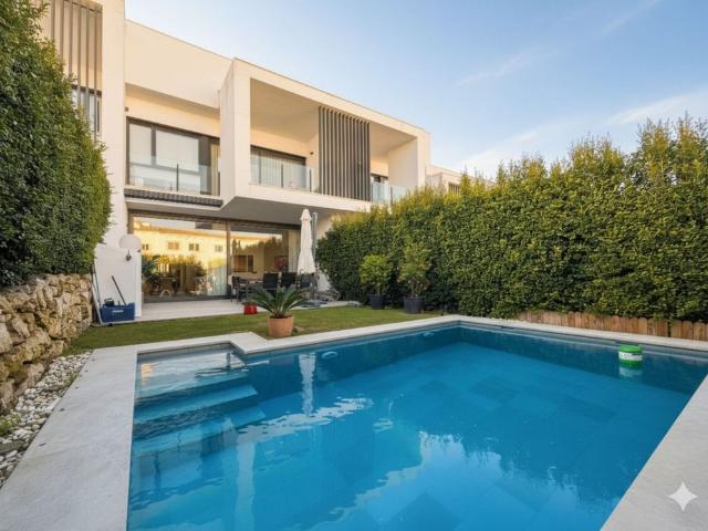 Casa adosada de alto standing de 280 m2 en venta San Roque, Andalucía
