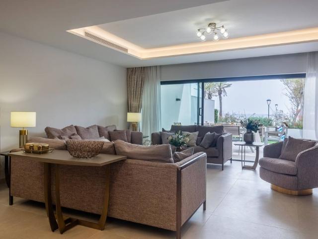 Casa adosada de alto standing de 303 m2 en alquiler Estepona, Andalucía