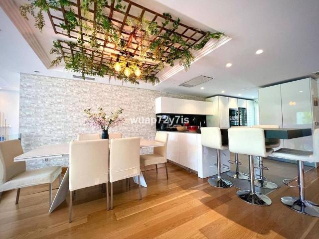 Casa adosada de alto standing de 348 m2 en venta Estepona, España