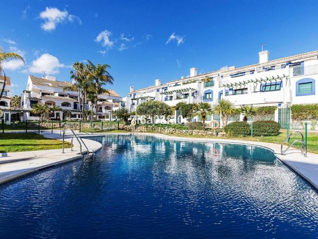 Casa adosada de alto standing de 361 m2 en venta San Pedro de Alcántara, España