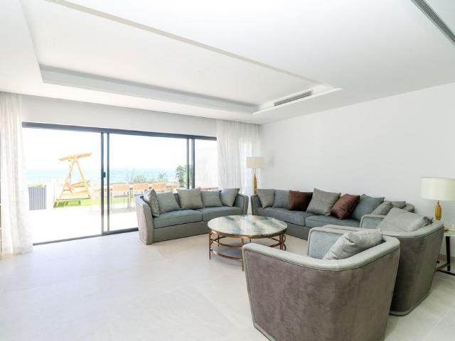 Casa adosada de alto standing en venta Estepona, España