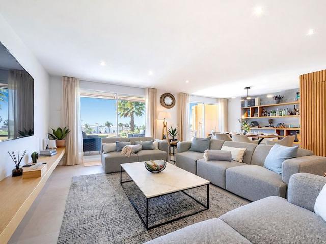Casa adosada de alto standing en venta Estepona, España